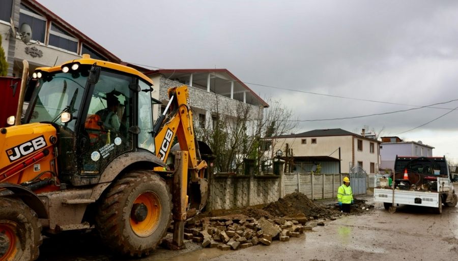 sakarya guclu altyapi Rüstemler Mahallesi'nde bin metrelik hat yenileniyor