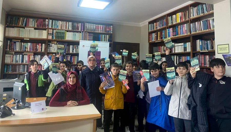 akran zorbaligi Nehir Aydın Gökduman miniklerle “Mağarada Tek Başına” isimli söyleşide buluştu