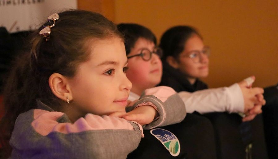 binbir minikler 1001 Sanat Ekibi AKM’de miniklerin neşesi oldu