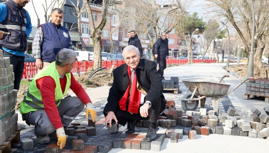 ekrem yuce karaagac bulvari 1 Ekrem Yüce: Şehrin kalbindeki ticareti hızlandıracak sosyal bir alan inşa ediyoruz