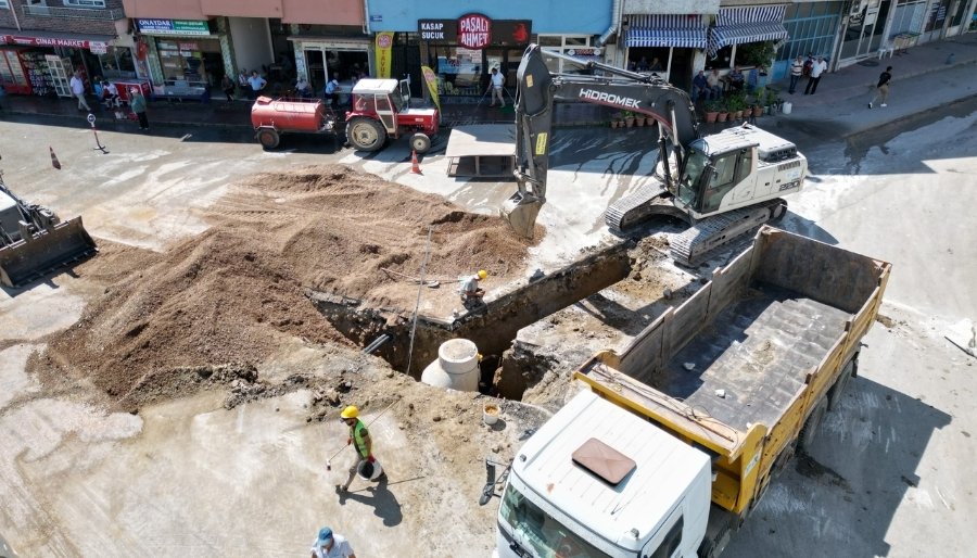 serdivan altyapi devam Serdivan’ın 17 bin 500 metrelik altyapı hattında çalışmalar devam ediyor