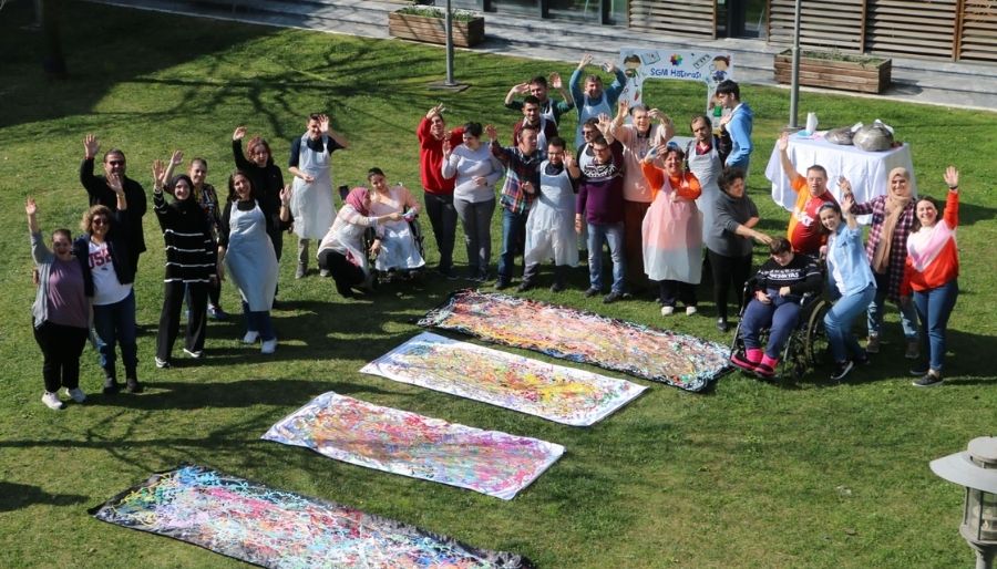 dunya ressamlar gunu Özel çocuklardan Dünya Ressamlar Günü’nde rengarenk eser
