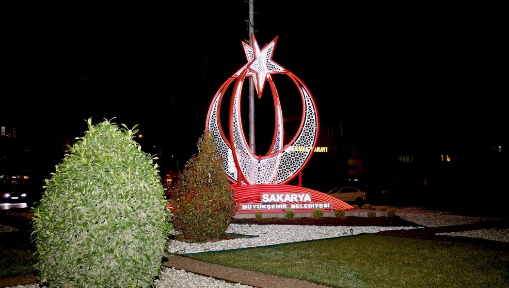 sakarya ayyildiz 1 Büyükşehir caddelere ‘Ay Yıldız’la’ güzellik kattı