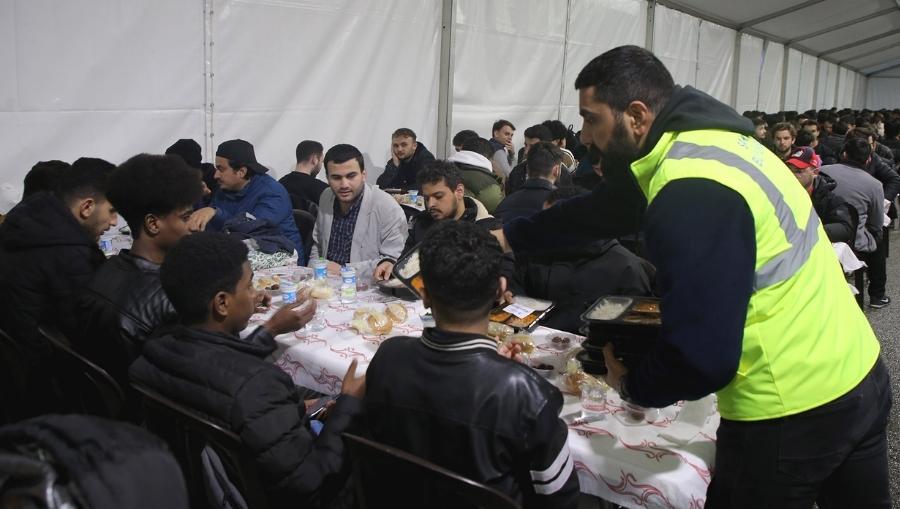 sakarya bb iftar Farklı diller ve kültürler Ramazan’da aynı duada buluşuyor