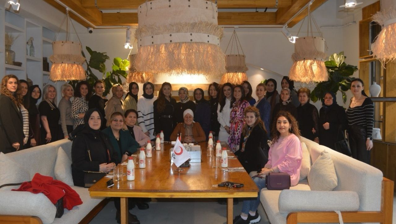 serdivan kizilay Türk Kızılay Serdivan Şubesi Çalışan, Emekçi Kadınlarla Bir Araya Geldi