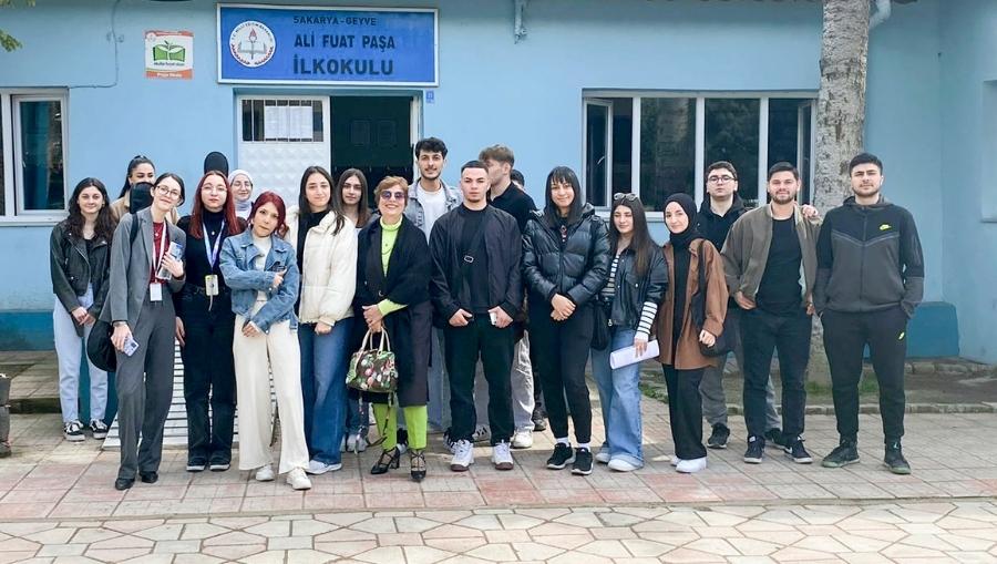 subu geyve kitap İlkokul öğrencilerine kitap hediye ettiler