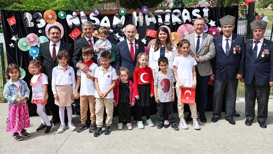 alemdar minkler Alemdar miniklerin bayram coşkusuna ortak oldu: “Gözlerinizdeki ışık hiç solmasın”