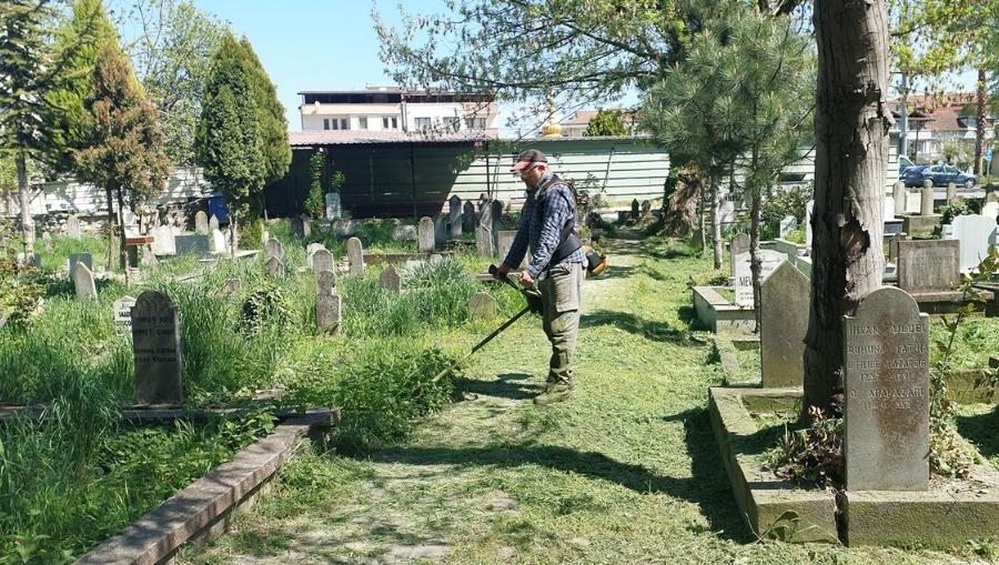 mezarliklar bayrama Büyükşehir mezarlıkları bayrama hazırlıyor