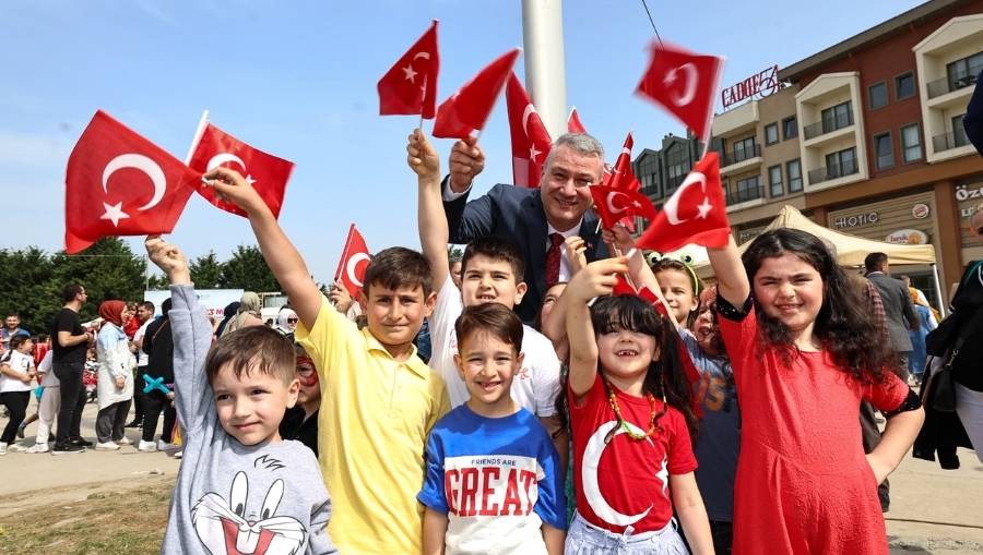 serdivan 23 nisan Serdivan Çocuk Şenliğine Yoğun İlgi