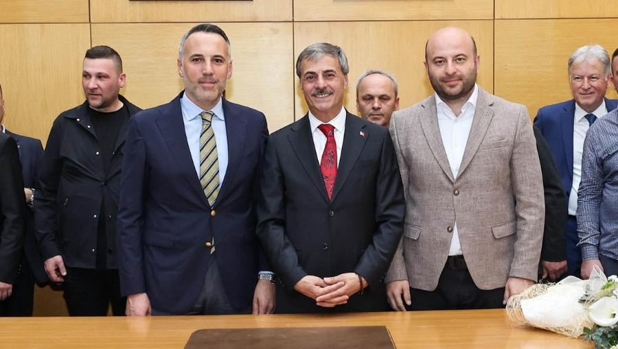 yusuf alemdar sakarya buyuksehir baskan Sakarya Büyükşehir’de hizmet bayrağı artık Yusuf Alemdar’da