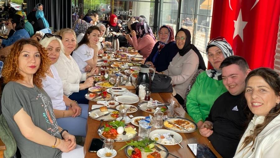 mhp anneler gunu MHP İl KAÇEP Komisyonu Anneler Günü Programı Düzenledi