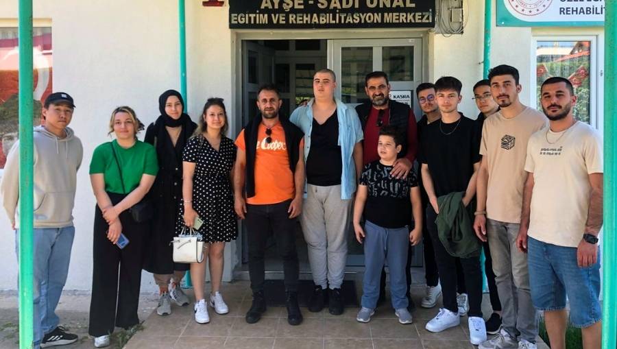 otizm subu Otizm farkındalık eğitimini iş dünyasından aldılar