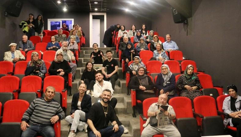 yadem hatirla beni tiyatro Büyükşehir’den Yaşlılara Unutulmaz Bir Hatıra: “Hatırla Beni”