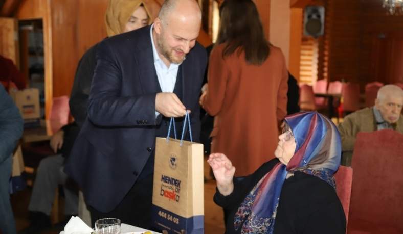 hendek belediyesi dunya yaslilar gunu Hendek’te Yaşlılar Unutulmadı