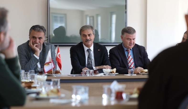 yusuf alemdar sgc ziyaret Alemdar SGC'de Depremi Konuştu: “Şehrin Yeniden İnşası Tercih Değil Mecburiyettir”