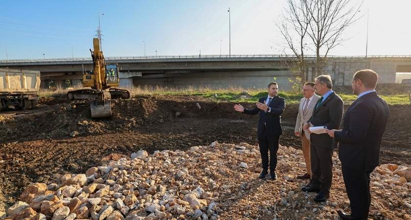 sakarya metrobus hatti yenikent 1 Milyar TL’lik Dev Yatırıma İlk Kazma Vuruldu
