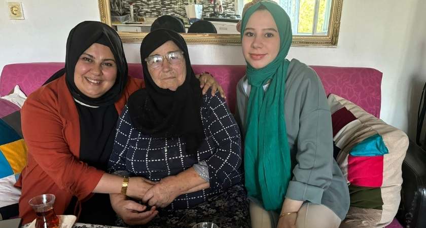 serdivan belediyesi yasli destek hatti Serdivan Belediyesi Her An Onlarla