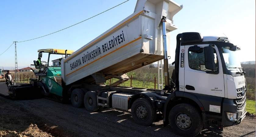 sogutlu kirsal asfalt calismasi Söğütlü’nün Kırsalındaki İki Mahallede Asfalt Hamlesi