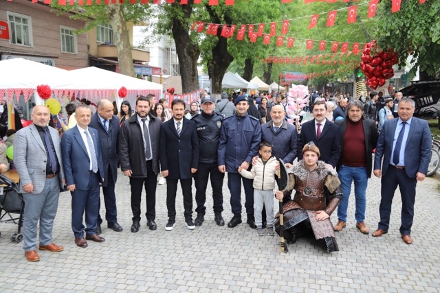 hendek 23 nisan senlik Hendek’te 23 Nisan’a özel ilklerle dolu çocuk şenliği düzenlendi