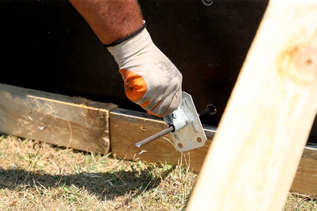 futbol basketbol voleybol sahasi yenileme calismasi 10 Futbol, basketbol ve voleybol sahalarında çalışmalar başladı: İlk proje Adapazarı Kurtbeyler’e