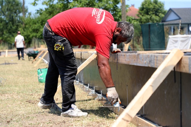 futbol basketbol voleybol sahasi yenileme calismasi 11 Futbol, basketbol ve voleybol sahalarında çalışmalar başladı: İlk proje Adapazarı Kurtbeyler’e