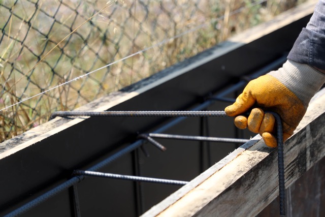 futbol basketbol voleybol sahasi yenileme calismasi 3 Futbol, basketbol ve voleybol sahalarında çalışmalar başladı: İlk proje Adapazarı Kurtbeyler’e