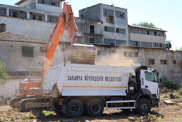 sakarya merkez aks baglicak calisma 2 Büyükşehir Sakarya’nın merkez aksını bağlayacak çalışma için ilk kazmayı vurdu