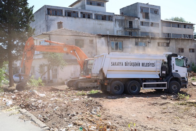 sakarya merkez aks baglicak calisma 3 Büyükşehir Sakarya’nın merkez aksını bağlayacak çalışma için ilk kazmayı vurdu
