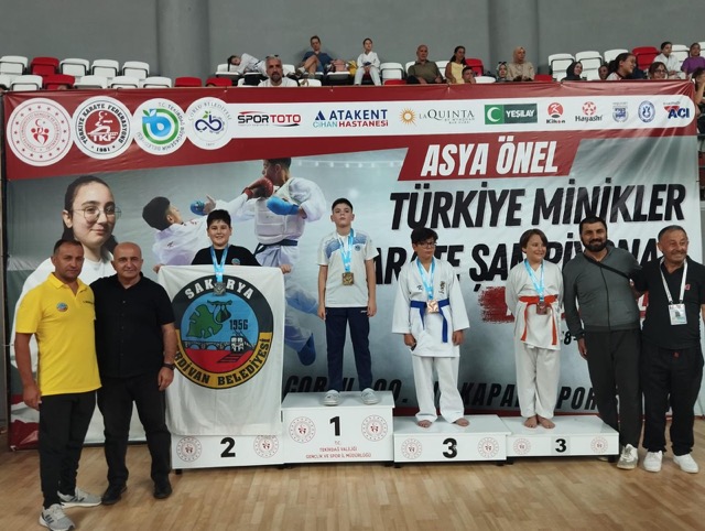 serdivan belediyesi karate sampiyona basari 4 Serdivanlı Karatecilerden Türkiye Şampiyonasında Büyük Başarı