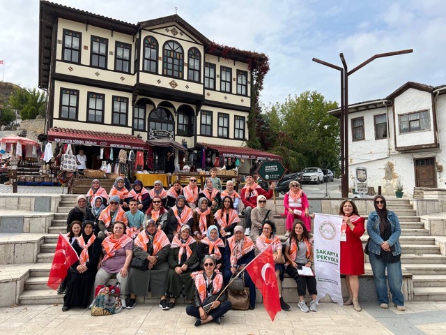 sakarya buyuksehir tarakli gezi Büyükşehirle takvimin geriye aktığı unutulmaz bir geziye çıktılar