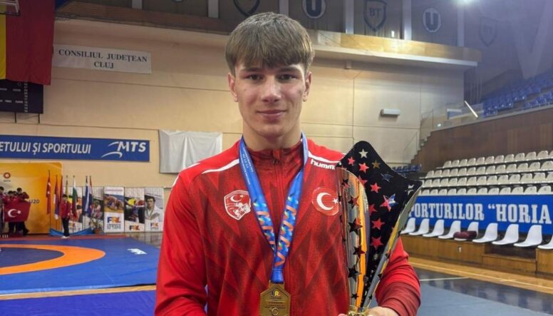 Alkan Akar, Romanya'da Balkan Şampiyonası'nda Altın Madalya Kazandı