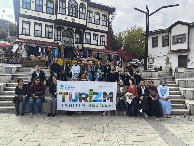subu turizm ogrencileri tanitim gezisinde bulustu SUBÜ turizm öğrencileri tanıtım gezisinde buluştu