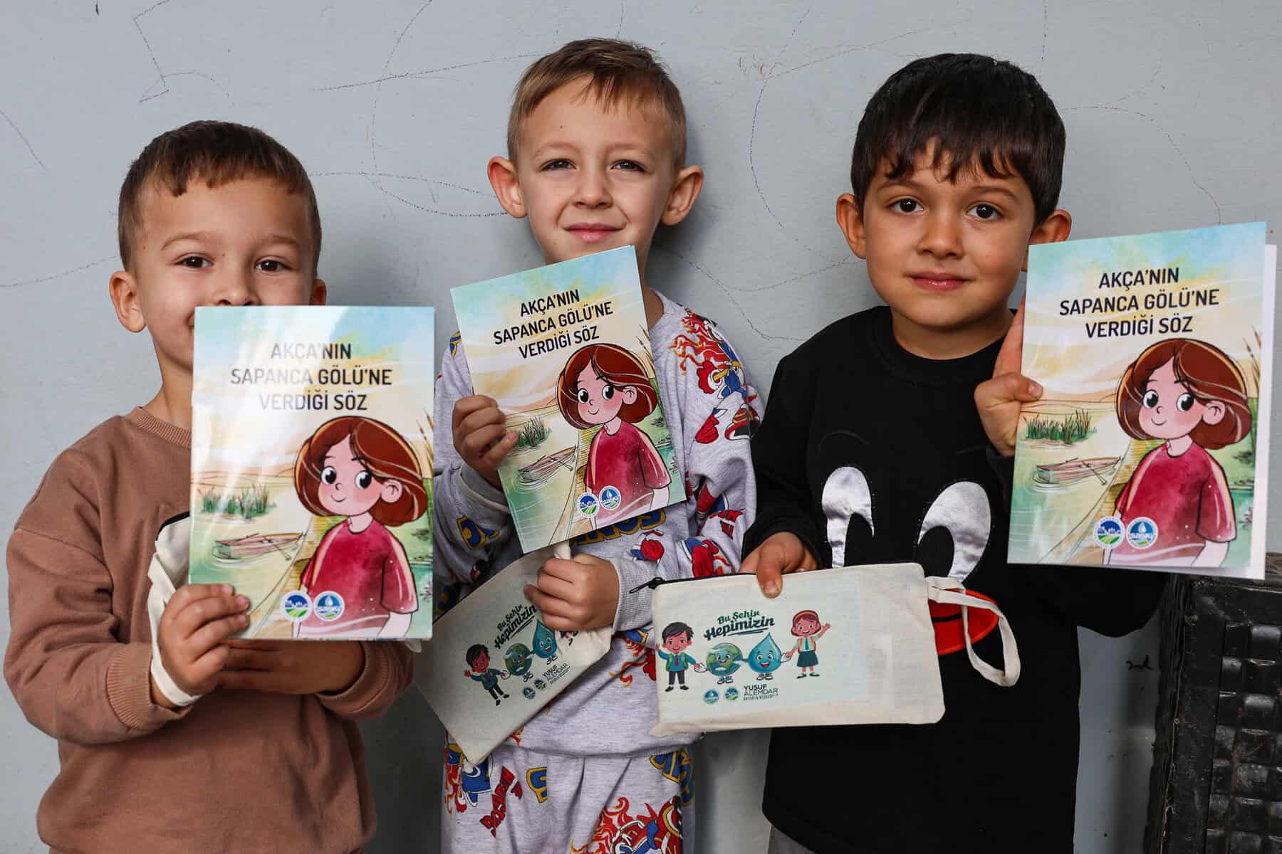 Gençler için çocuk kitapları ve eğitim faaliyetleri.