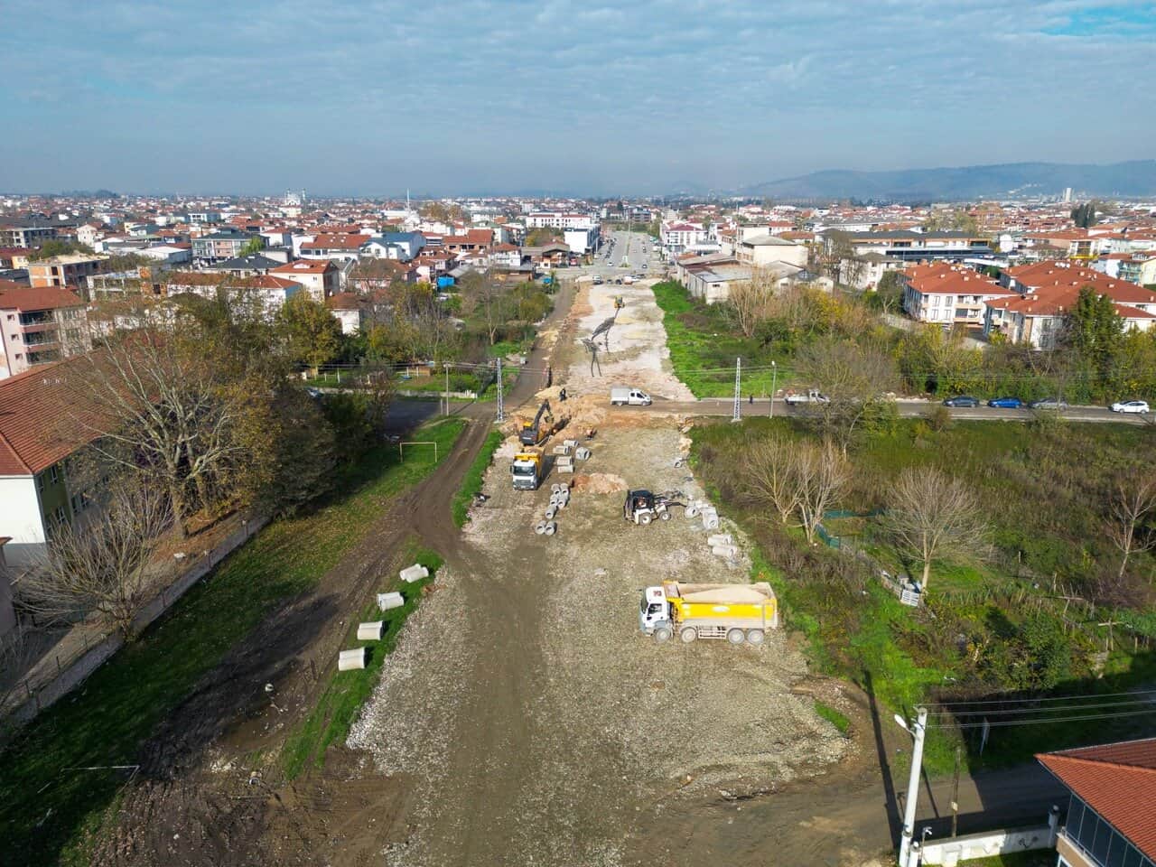 Yol yapım ve bakımında kullanılan altyapı ve inşaat ekipmanları.