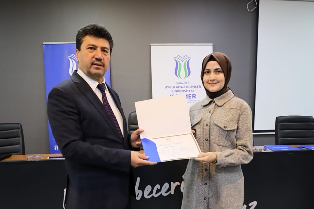 SUBÜ'de Yükseköğretim İçin Özgün Liderlik Modeli: +1 Liderlik Okulu Mezunlarını Verdi