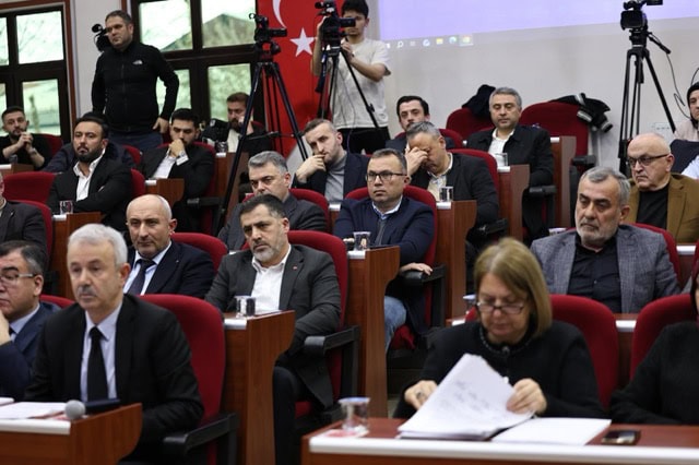 Toplantıya katılanlar, suyun geleceği için güvence ve yatırımlar hakkında görüşüyor.