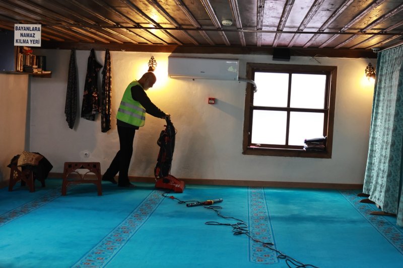 Adapazarı Belediyesi Ramazan Öncesi 111 Camide Temizlik Seferberliği Gerçekleştiriyor