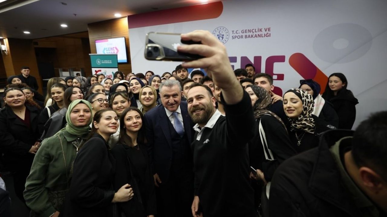 GENÇ2030 Projesi ile Bilişim Atölyeleri Dijital ve Yapay Zeka Odaklı Yeniden Yapılandırılacak