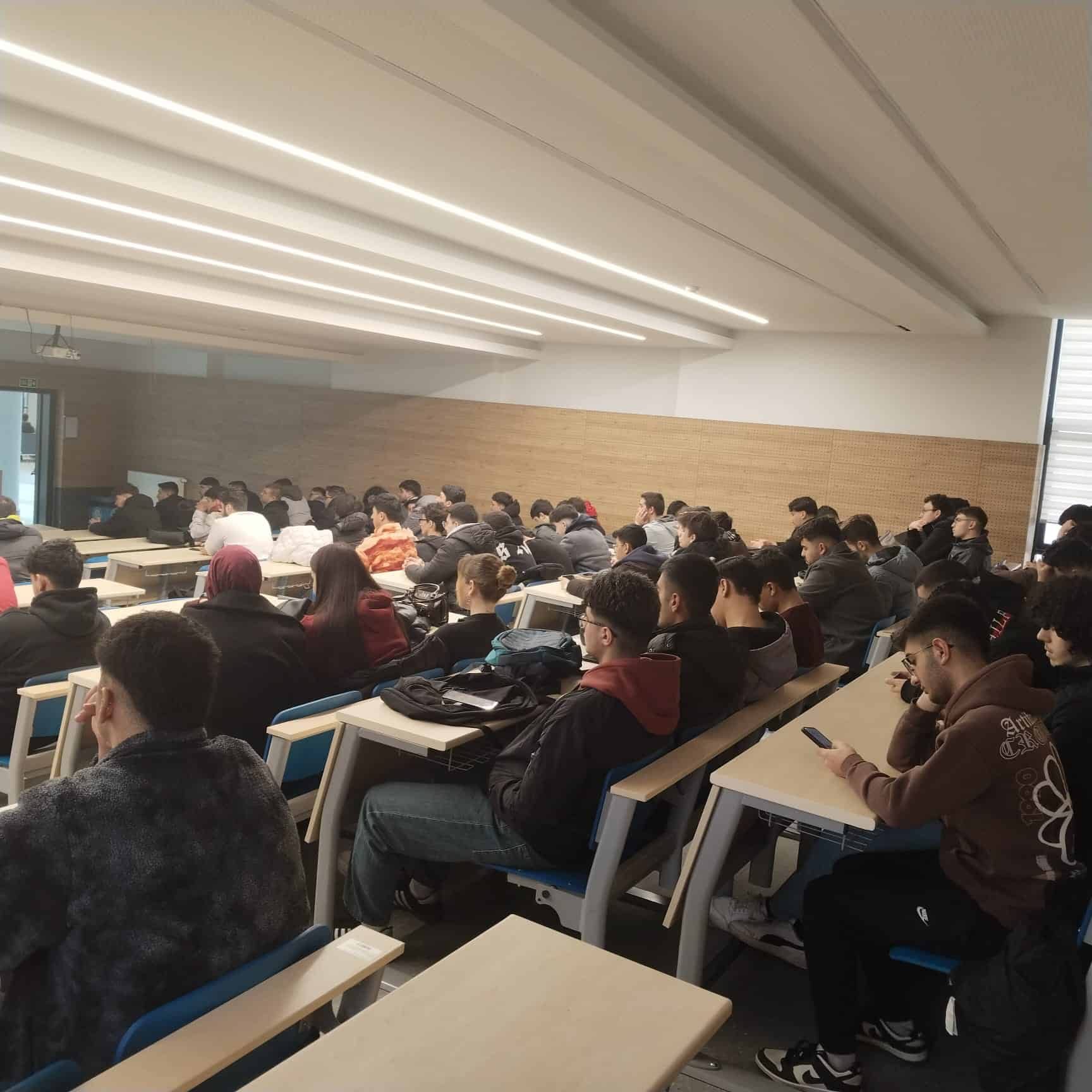 Hendek MYO’da İntralojistiğin Dijitalleşmesi ve Sektöre Yönelik Eğitim Programları Değerlendirildi