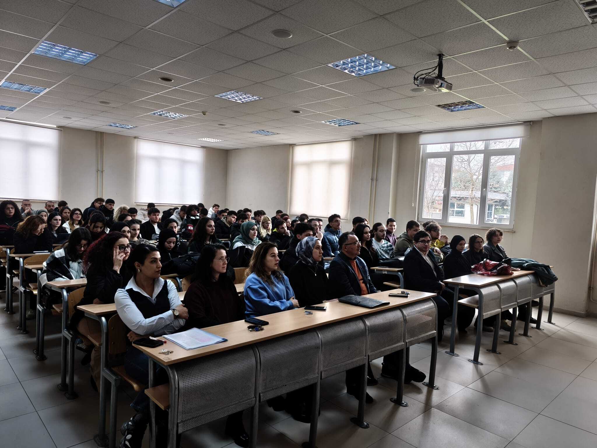 Arifiye MYO’da Otomotiv Sektöründe Teknik Elemanların Rolü ve Mezunların Katkıları Değerlendirildi