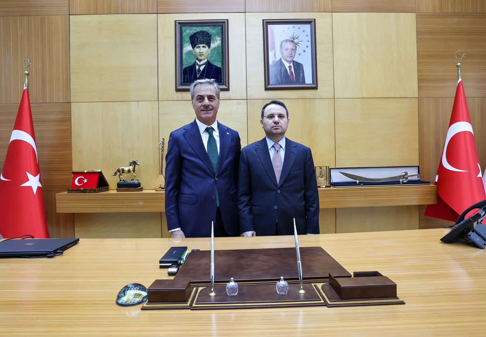 Adalet Bakanı Akın Gürlek, Sakarya Büyükşehir Belediyesi’nde Şehrin Kardeşlik ve Huzur Atmosferini Övdü