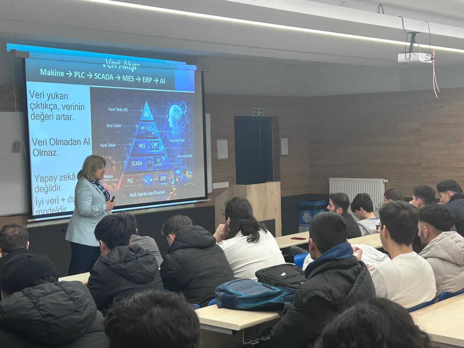 Hendek MYO’da Yapay Zekâ Destekli Akıllı Fabrikalar ve Dijital Üretime Yaklaşımlar Ele Alındı