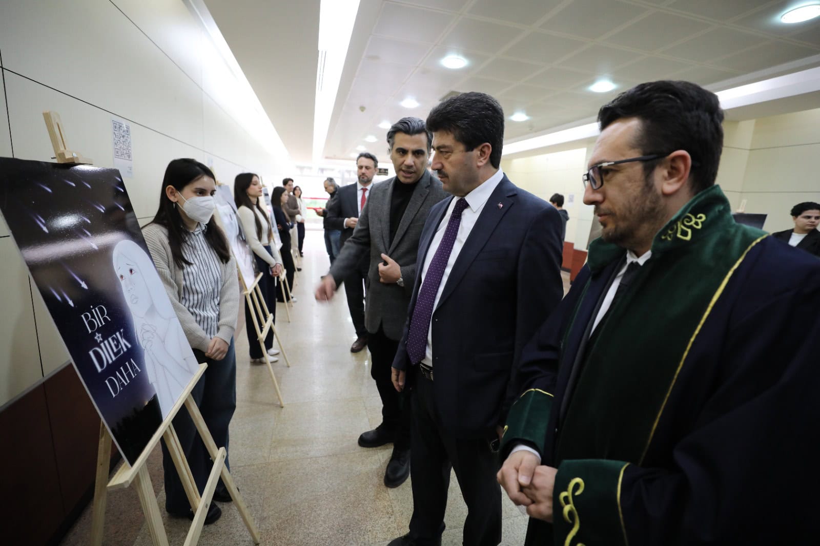 SUBÜ'de Düzenlenen Barış için Çalış Sergisi Sanatseverlerle Buluştu