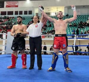 Büyükşehir Belediyesi Sporcuları Kick Boks ve Yüzmede Başarıyla Dikkat Çekti