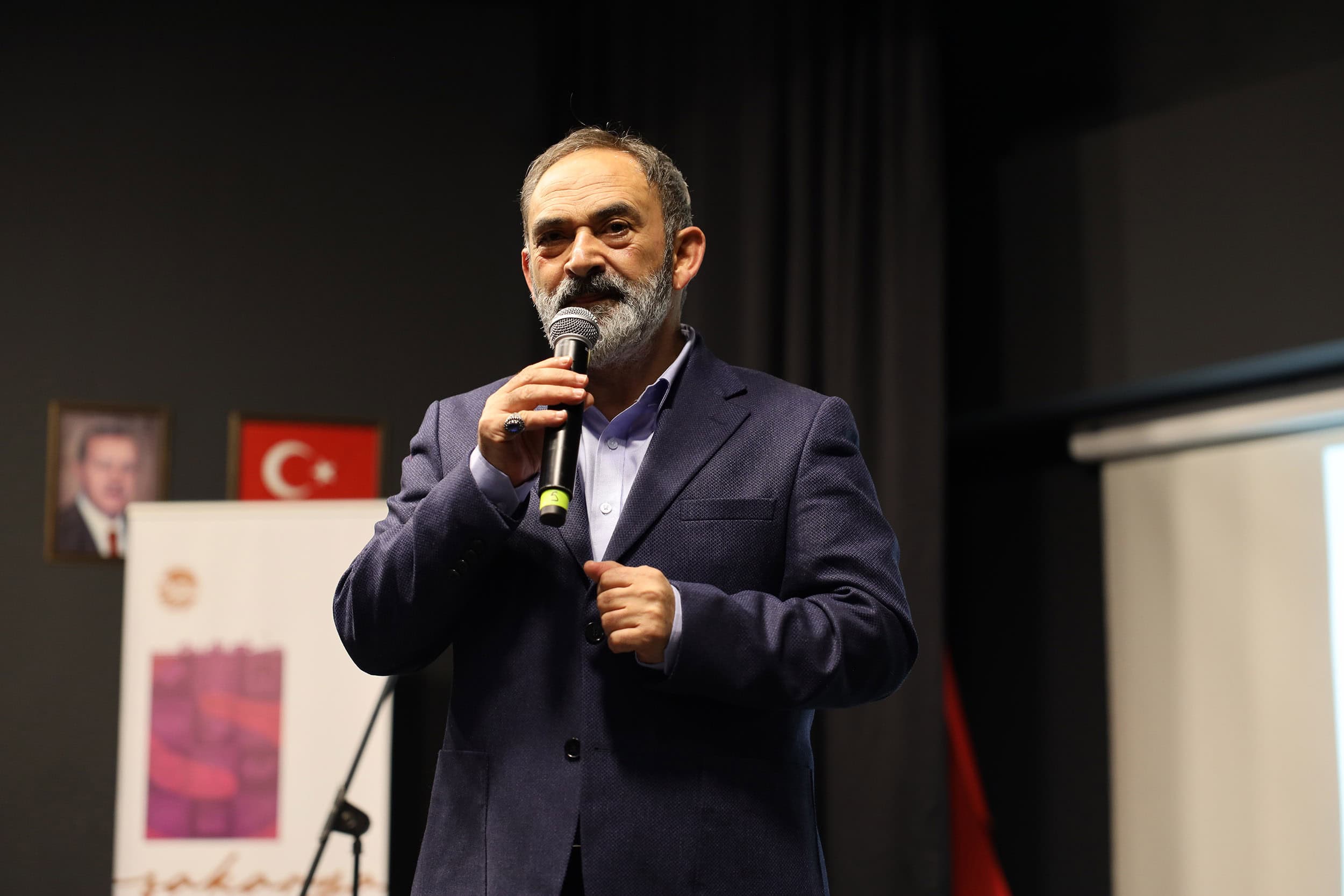 Dursun Ali Erzincanlı'nın Orhangazi Kültür Merkezi'ndeki Şiir Dinletisi Sakaryalıları Buluşturdu