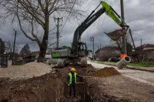 karakamis mahallesine 3 bin 500 metrelik yagmursuyu hatti kisa surede kazandirildi abef7fb6 Karakamış Mahallesi’nde 3.500 Metrelik Yağmursuyu Hattı ile Altyapı Güçlendirildi