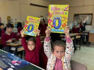 minik kalpler bilimin heyecan verici dunyasiyla tanisti d0184f77 1 Bilim Tohumları ile Büyüyen Çocuklar Projesi Sakarya’da Kırsal Öğrencilere Bilimi Sevdirdi