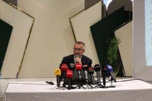 mutlu isiksu ak partiden istifa etti 16 Mutlu Işıksu AK Parti'den istifa ettiğini açıkladı