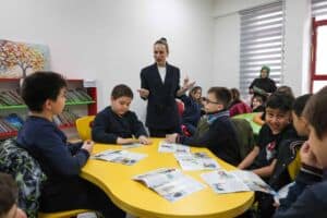 saski su verimliligi vizyonunu akcanin hikayesiyle miniklere anlatti 257ca431 SASKİ, Akça'nın Hikayesiyle Öğrencilere Su Tasarrufu ve Doğa Bilincini Anlattı