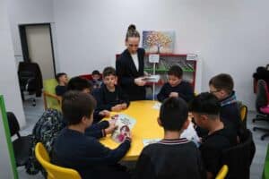 saski su verimliligi vizyonunu akcanin hikayesiyle miniklere anlatti 4ff56cdc SASKİ, Akça'nın Hikayesiyle Öğrencilere Su Tasarrufu ve Doğa Bilincini Anlattı